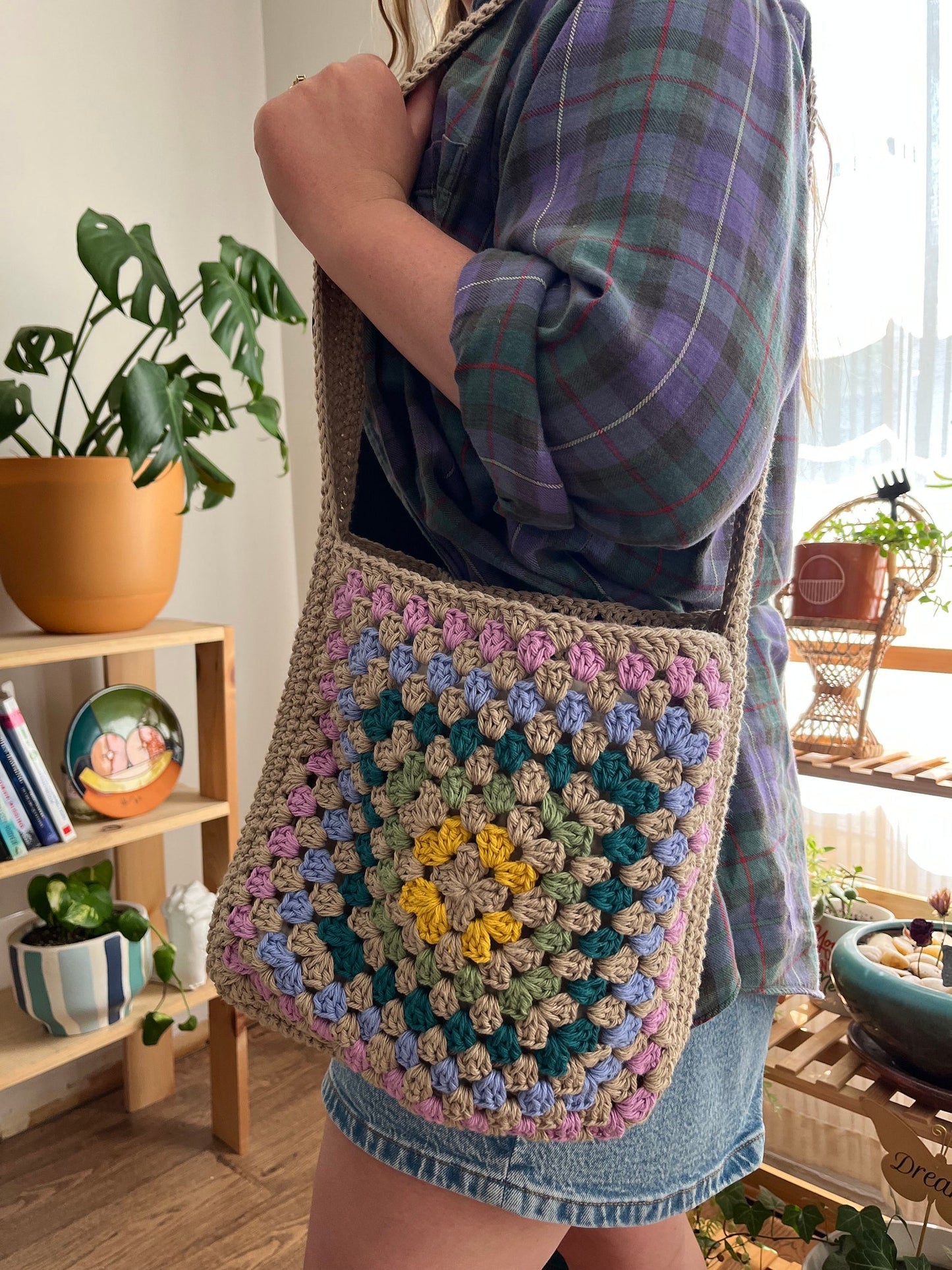 Granny Square Crossbody Bag Crochet Pattern