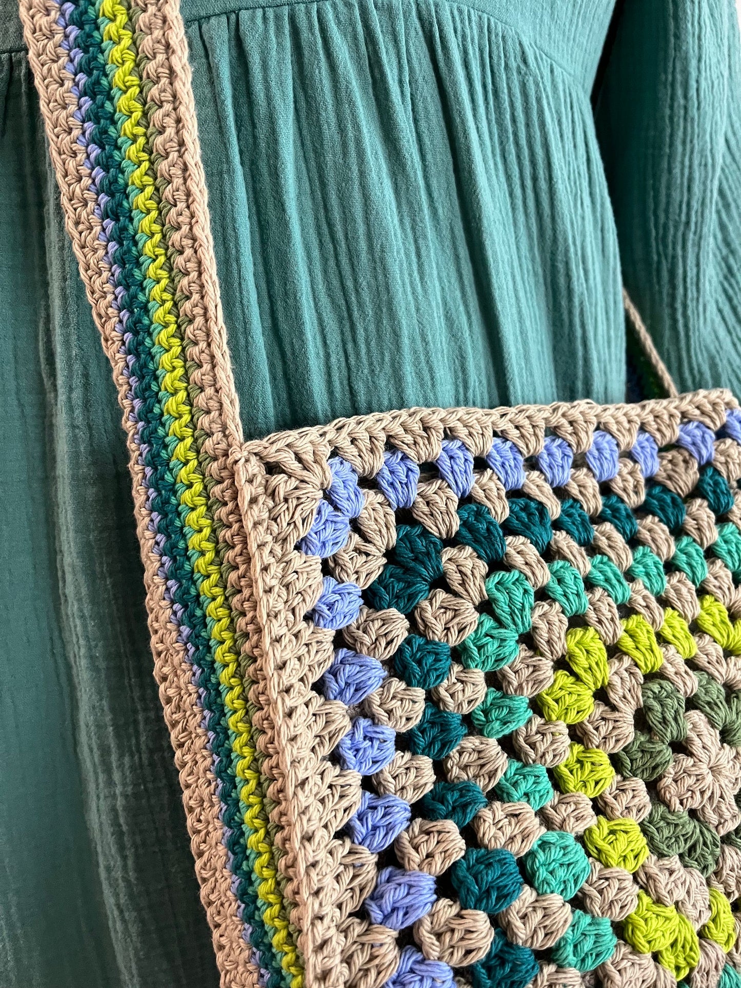 Granny Square Crossbody Bag Crochet Pattern