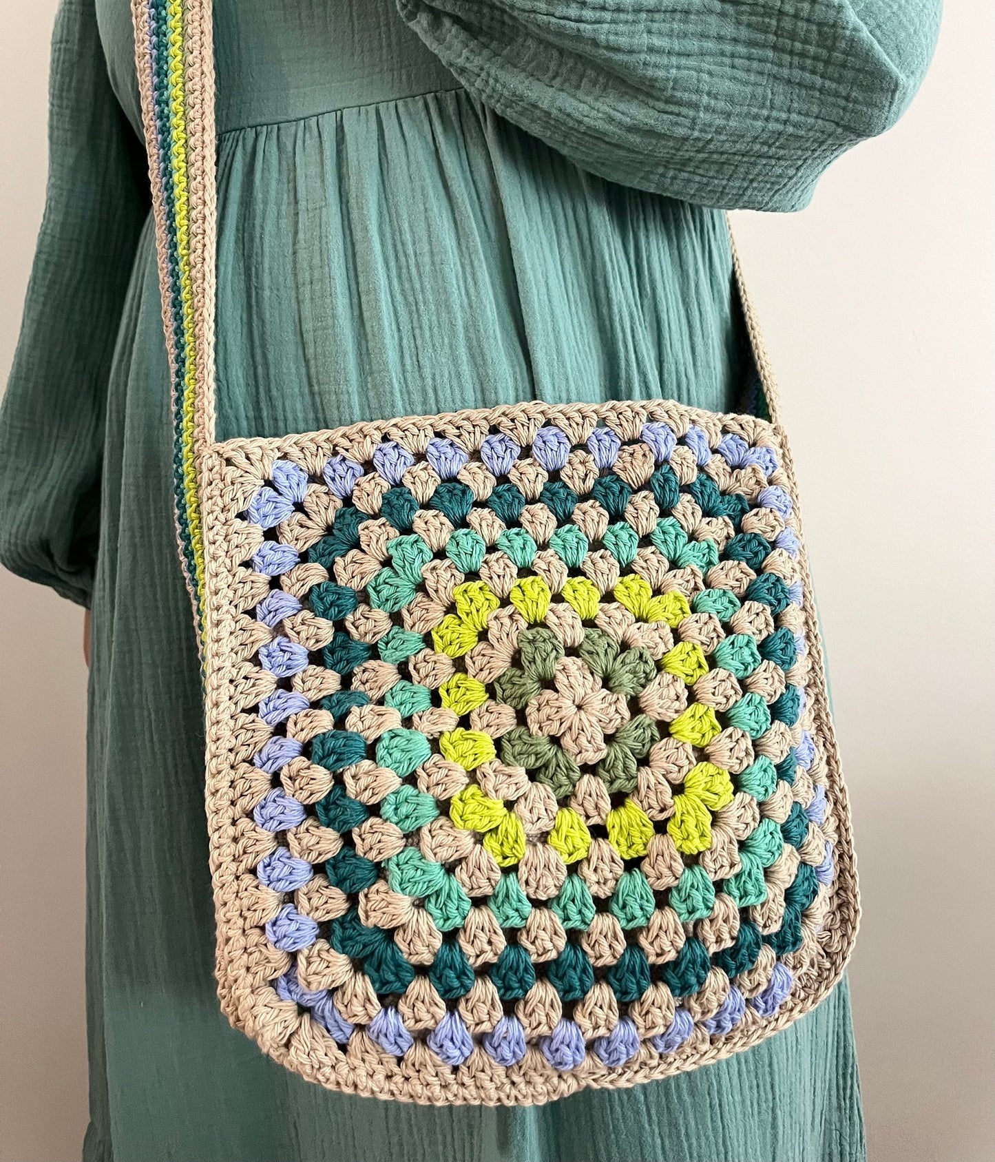 Granny Square Crossbody Bag Crochet Pattern