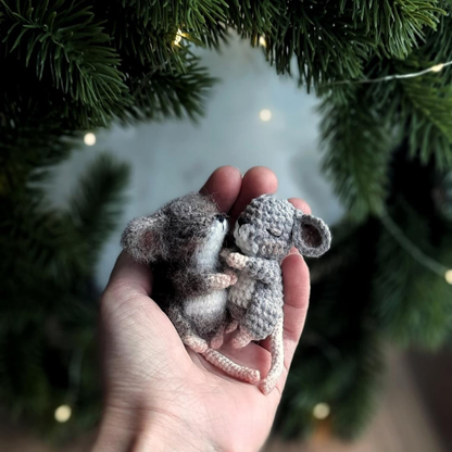 Mouse in the Clock Crochet Pattern